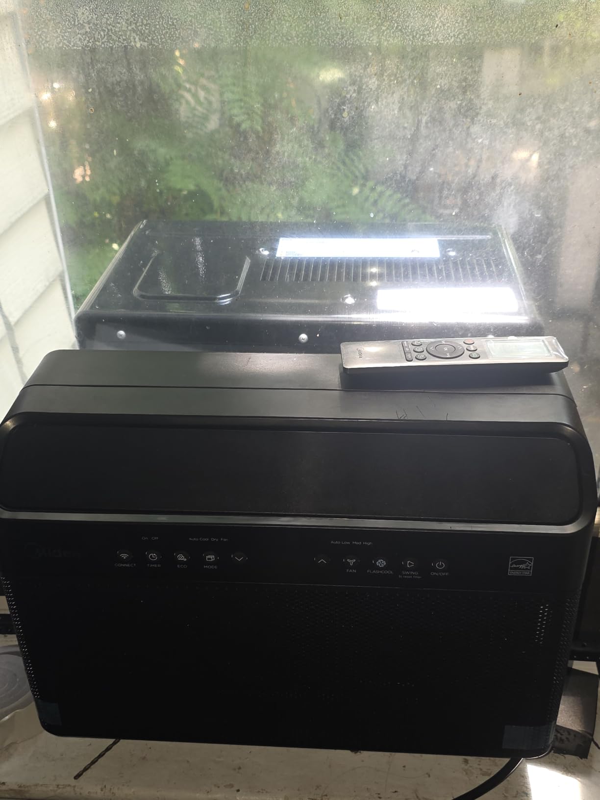 Midea 6,000 BTU U Shaped Window Air Conditioner, Cools up to 250 Sq Ft customer photo 1