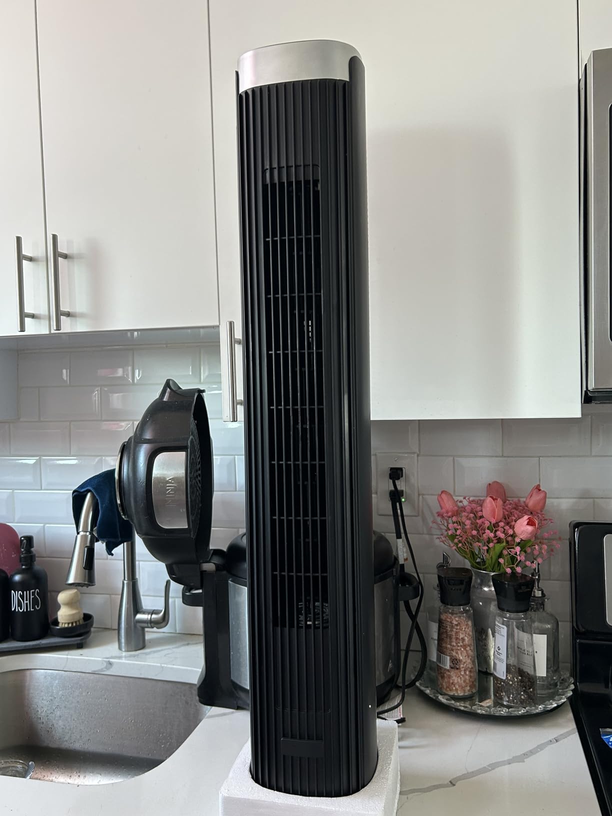 Tower Fan for Bedroom, 23dB, 90°oscillating, Smart Control, Black customer photo 1