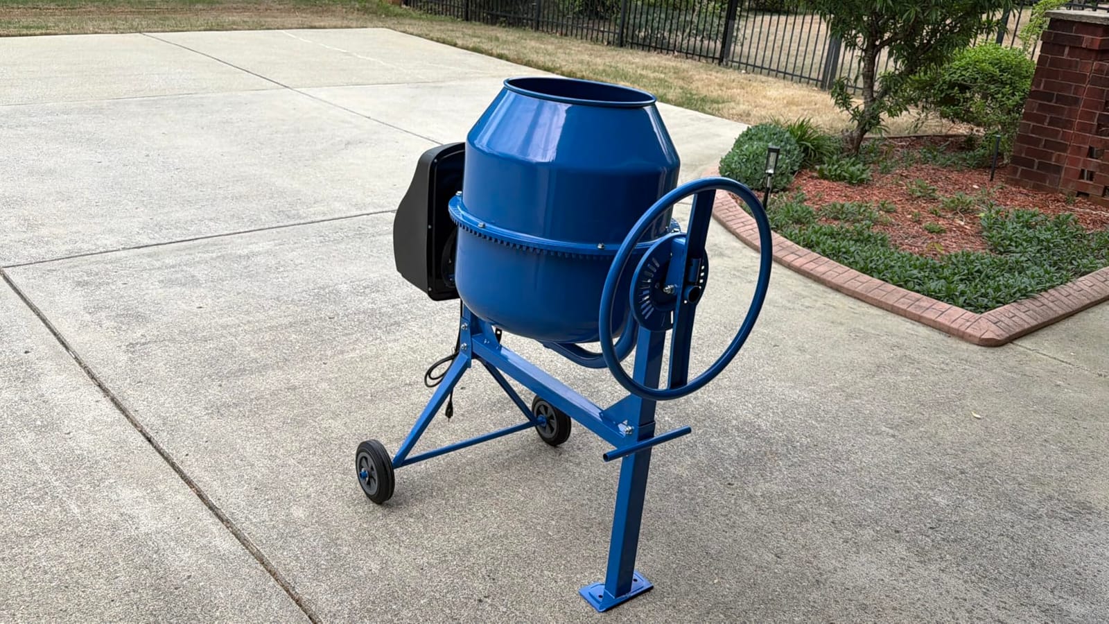 LDHTHOPI 5.3 Cu.Ft Portable Concrete Mixer, 750W (1HP) Heavy Duty Cement Mixing Machine with Wheels & Stand for Mortar, Stucco, Fodder - Industrial Mixer for Construction, Blue customer photo 1