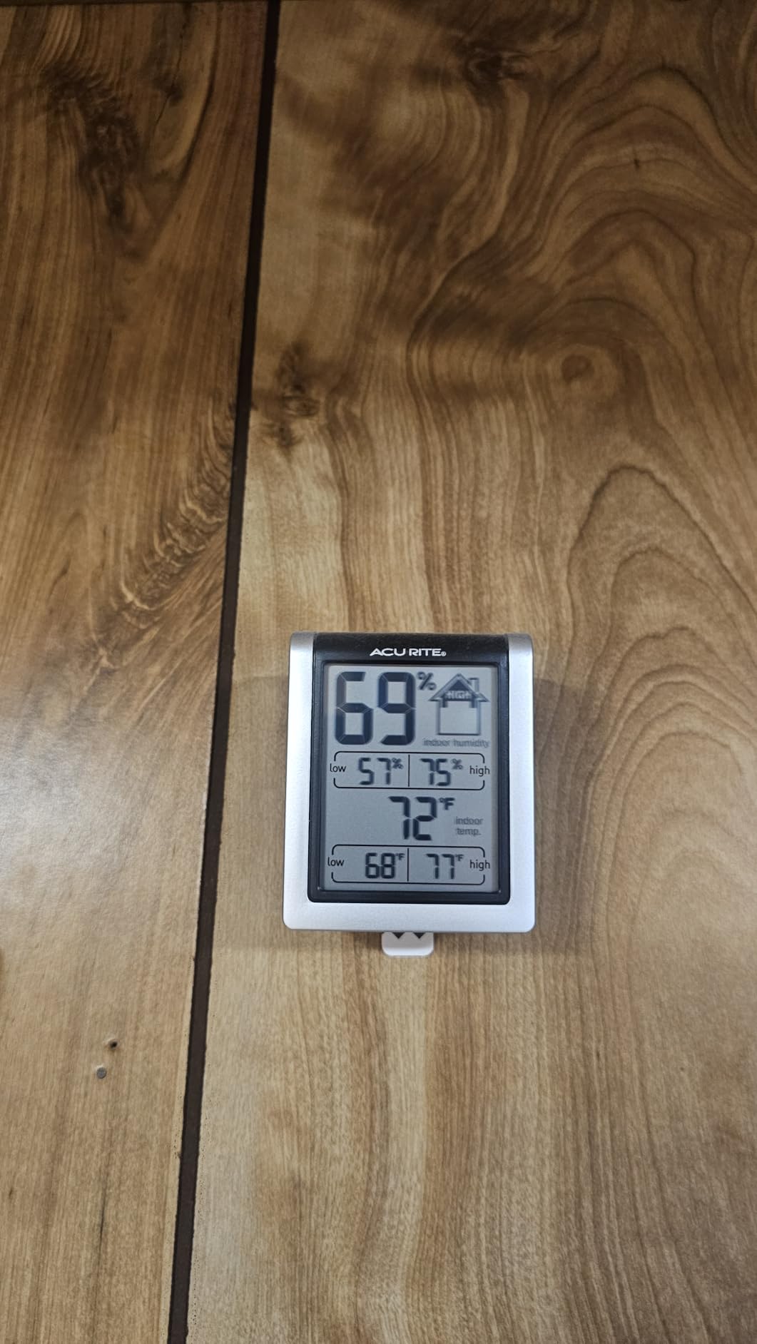 AcuRite (17017M) Smart Wi-Fi Indoor Comfort Meter for Temperature/Humidity customer photo 2