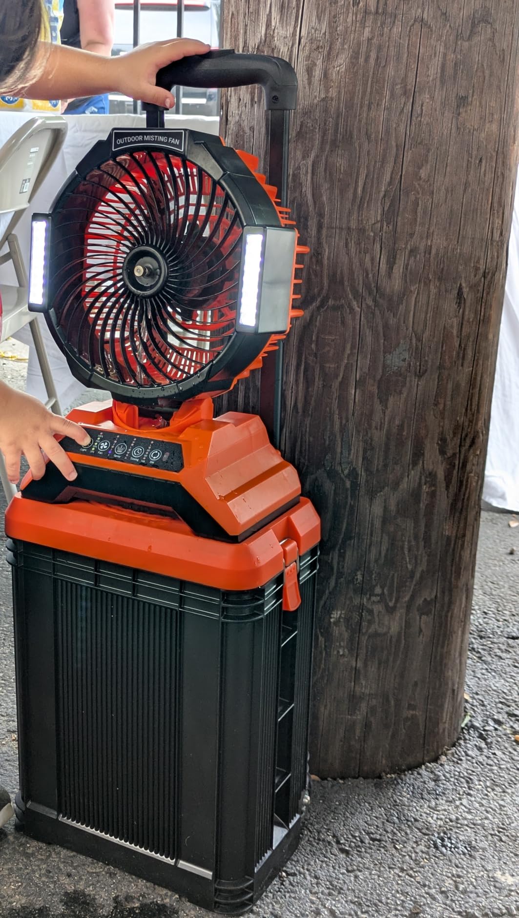 40000mAh Portable Misting Fan, 62H Max Runtime Rechargeable Mister Fan with 15L Bucket, Retractable Handle, Wide-Angle Oscillating Mist Fan for Outside Patios Golf Sports Camping Essentials customer photo 2