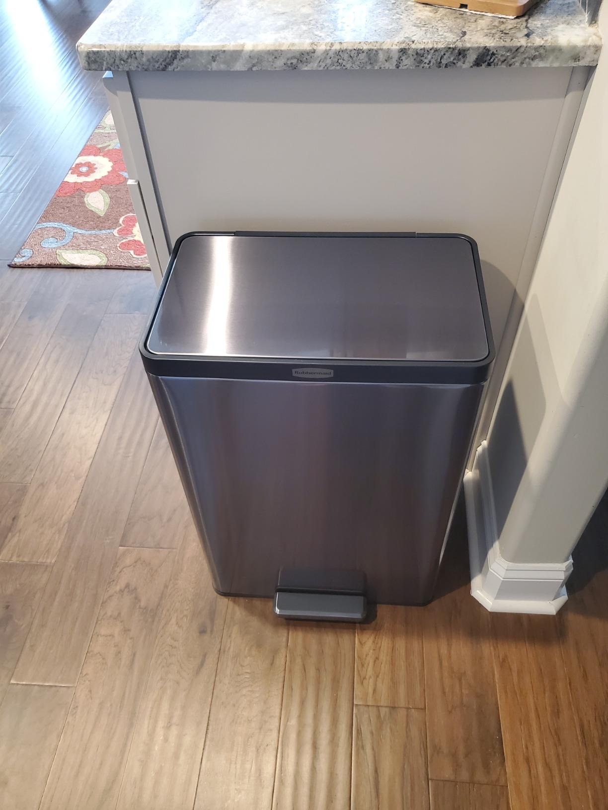 Rubbermaid Elite Stainless Steel Step-On Trash Can, 12 Gallon customer photo 1