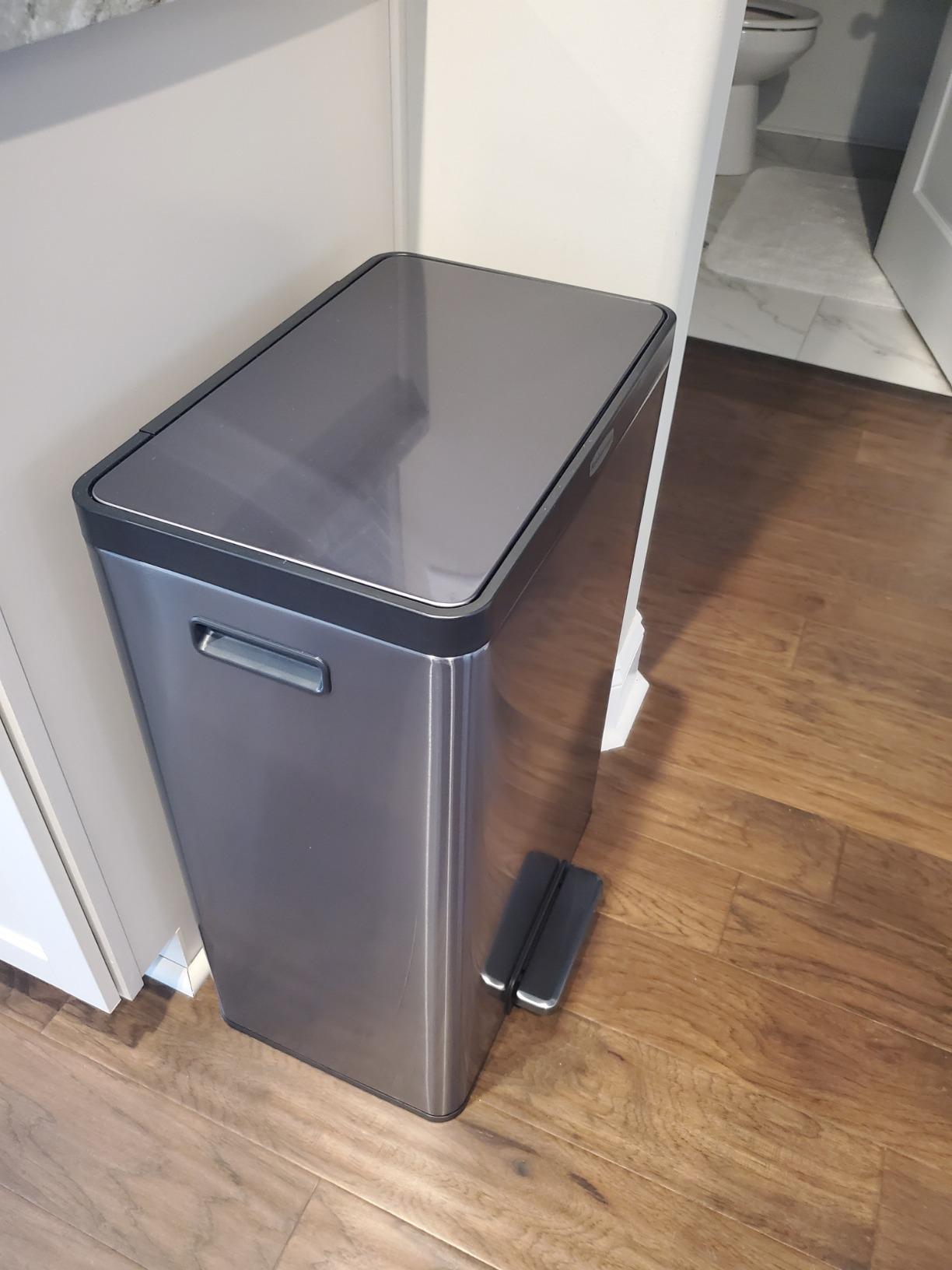 Rubbermaid Elite Stainless Steel Step-On Trash Can, 12 Gallon customer photo 2