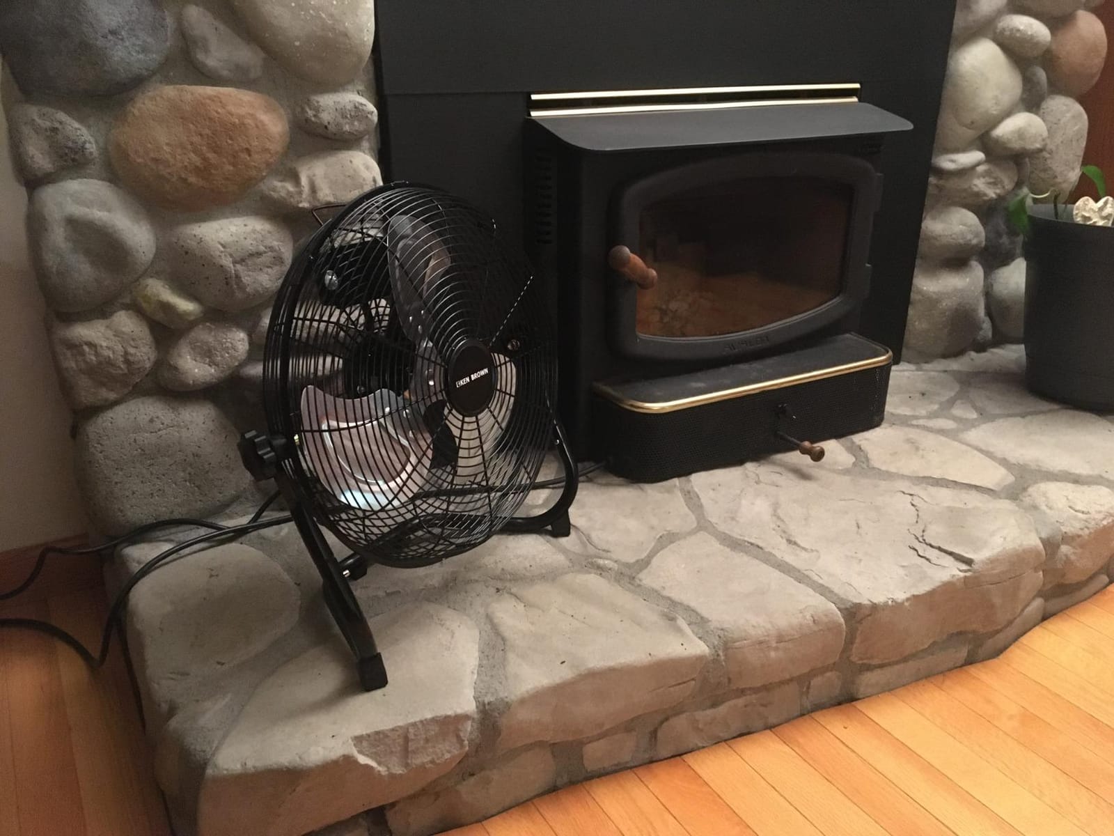 KEN BROWN 20 Inch Box Fan, 4700 CFM High Velocity Floor Fan with 3 Speeds, 360° Adjustable Tilt, Heavy Duty Metal Fan for Garage, Shop, Bedroom, Workshop customer photo 1