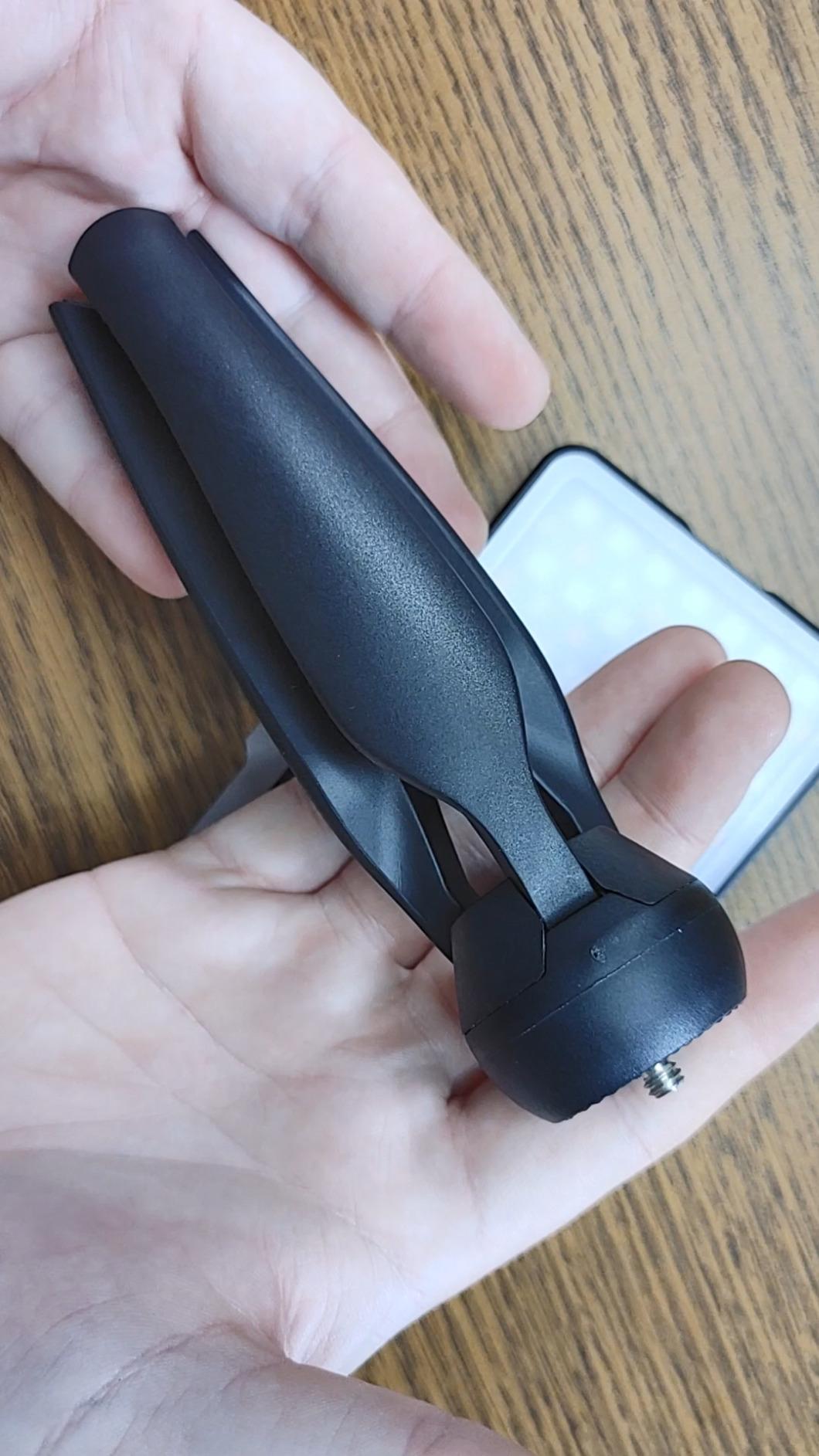 IVISII G2 Pocket RGB Camera Light,Built-in 7200mAh Rechargeable Battery 360°Full Color Gamut 9 Light Effects,2600-10000K LED Video Light Panel with Aluminum Alloy Body, Adjustable Tripod Stand customer photo 1