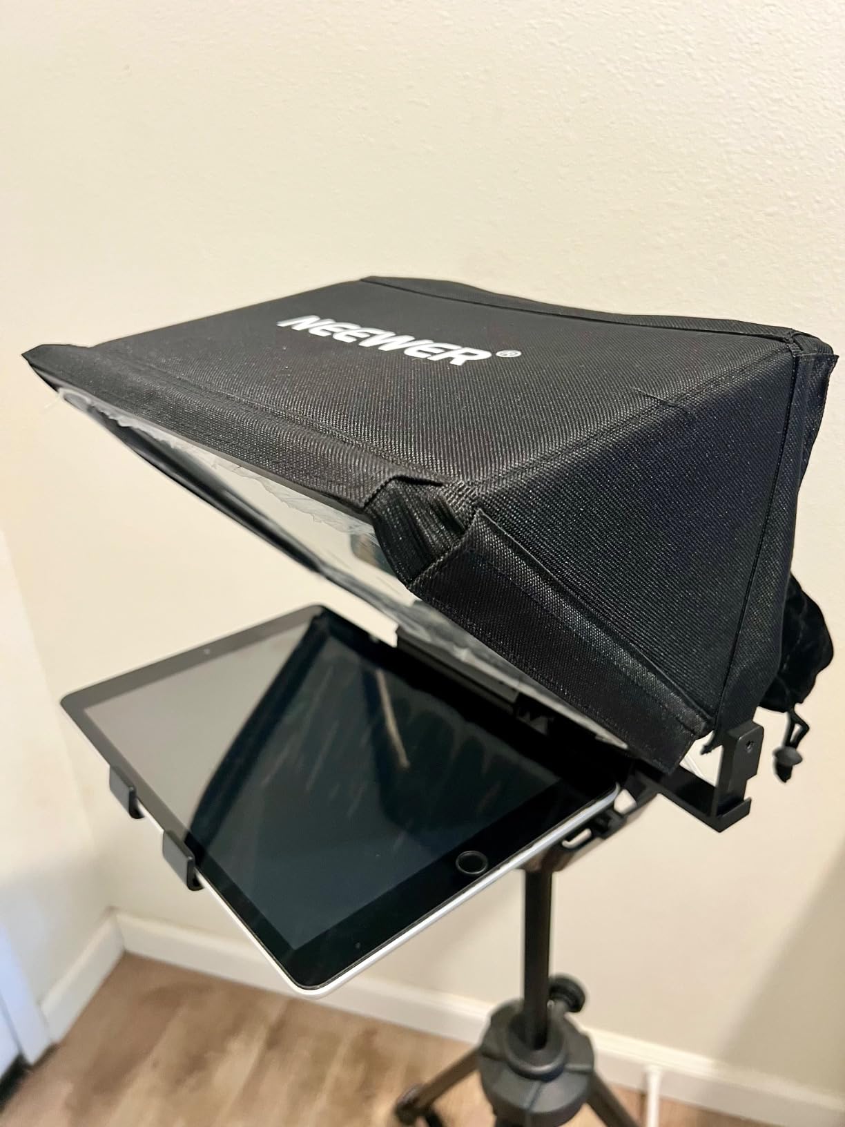 NEEWER X12 14 Inch Aluminum Alloy Teleprompter for iPad Tablet Phone Camera customer photo 2