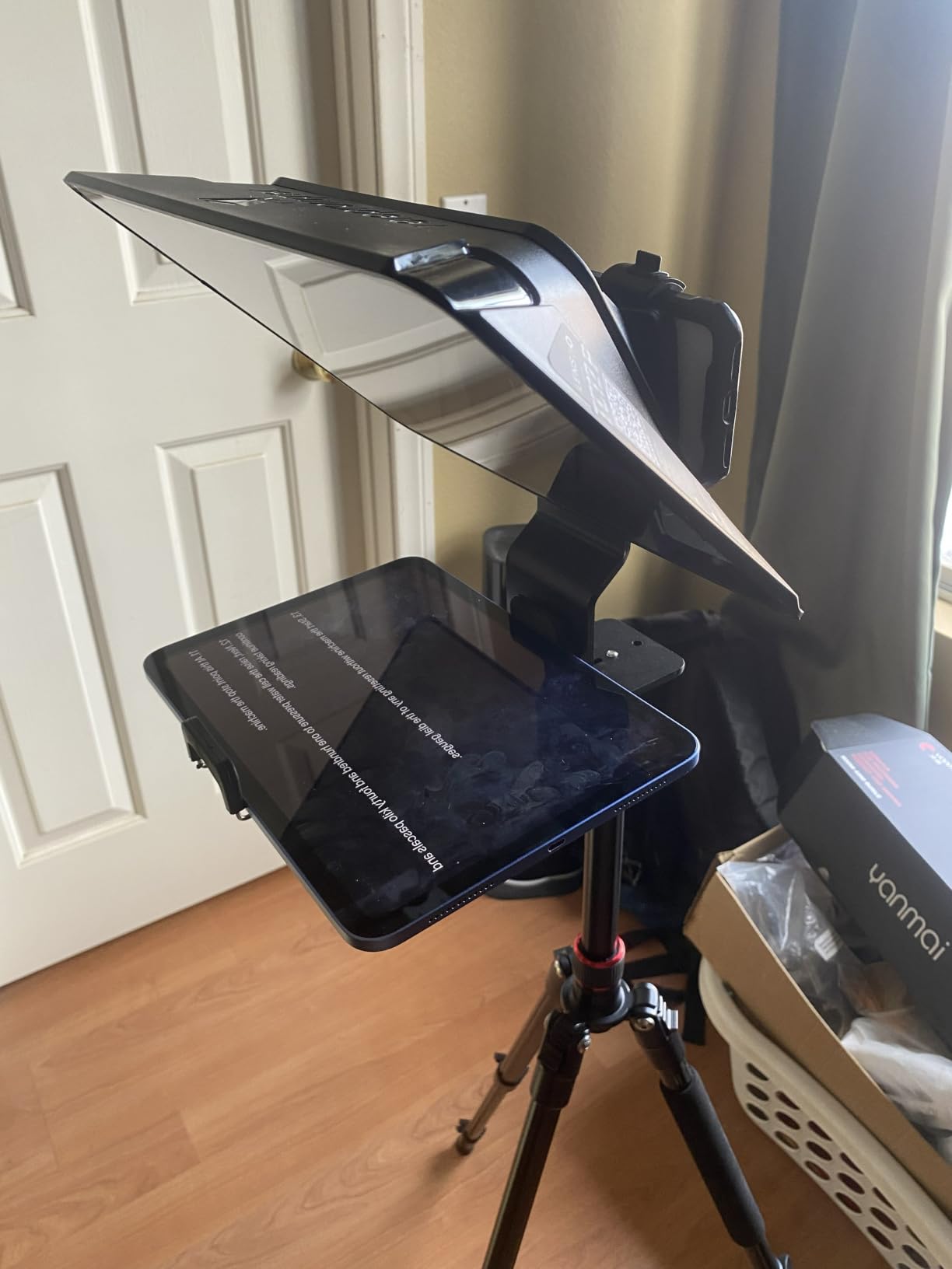 Teleprompter for Smartphone, LENSGO TC12P 14.5-Inch HD Wide-Angle Beam Splitter Glass,On-the-Go Teleprompter Supports iPad/Tablet with Bluetooth Remote for YouTube, Zoom, TikTok & Vlogging customer photo 1